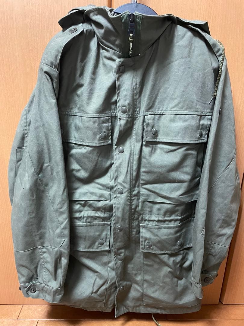 実物スイス軍  マウンテンパーカー  ミリタリージャケット  ユーロミリタリー