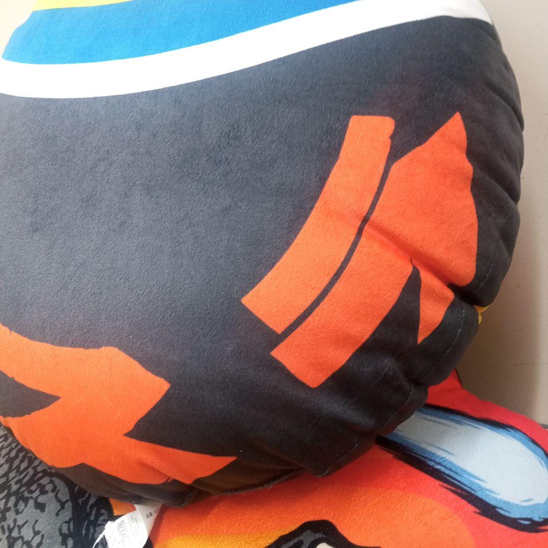 ゴジラ モスラ デザインの円形クッション