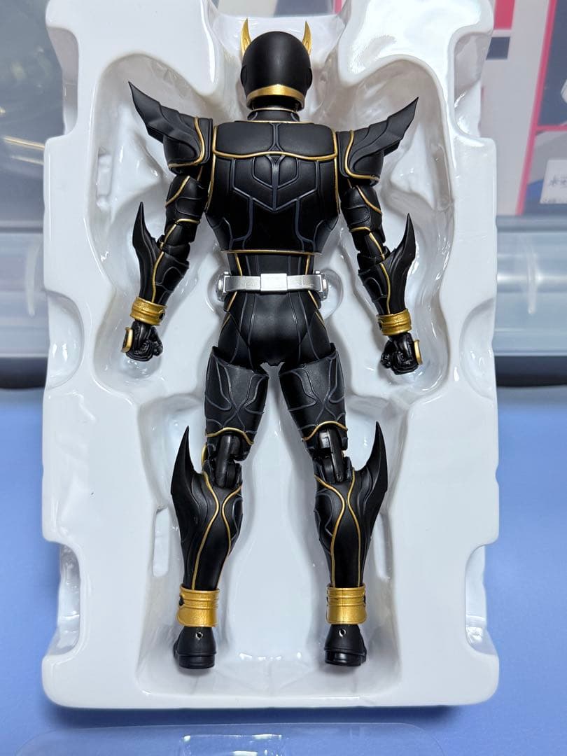 shフィギュアーツ 真骨彫　仮面ライダークウガ　アルティメットフォーム