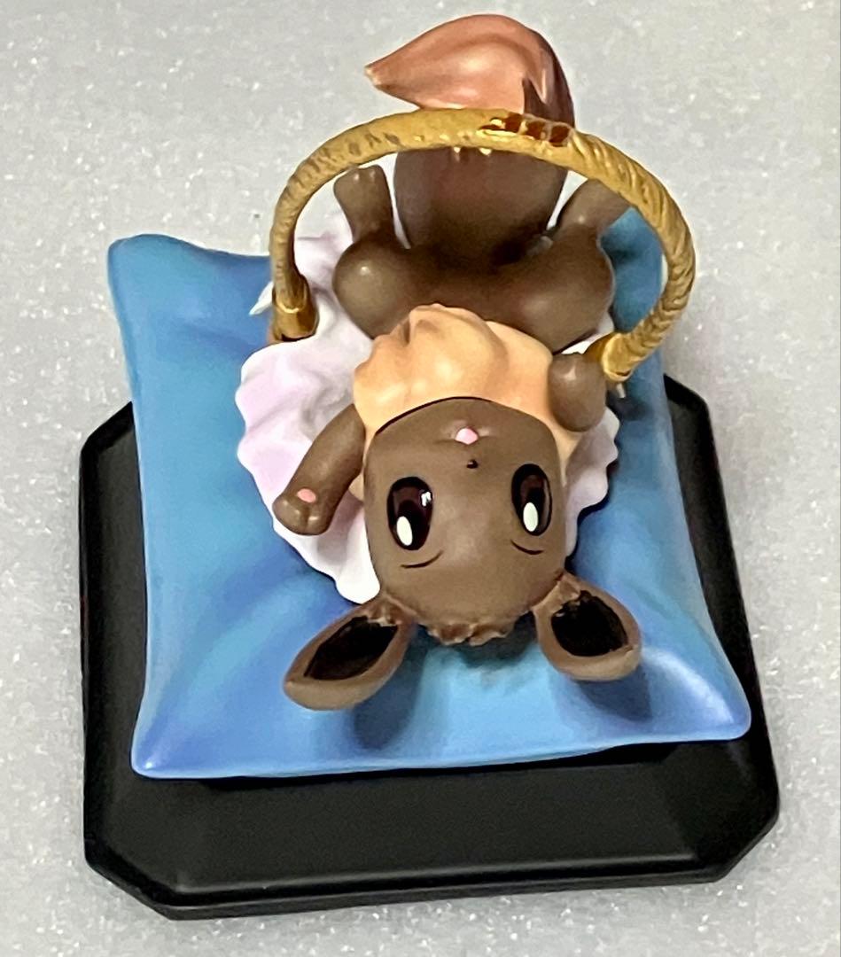 ポケモン　海外　特典　フィギュア　イーブイ　寝そべり