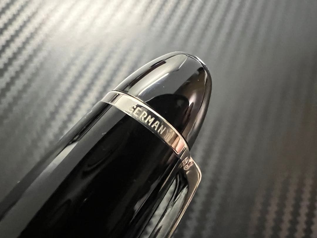 モンブラン マイスターシュテュック P146 プラチナライン 万年筆 M 中字