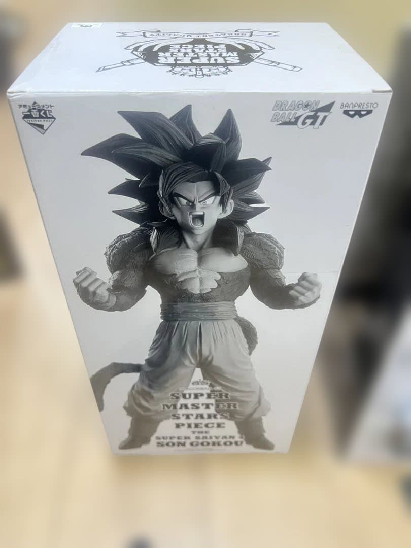 ドラゴンボール　超サイヤ人4孫悟空 フィギュア
