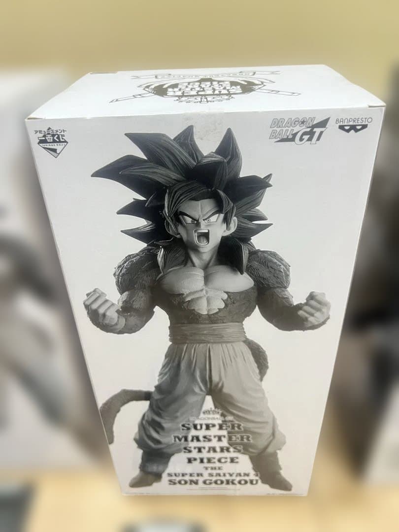 ドラゴンボール　超サイヤ人4孫悟空 フィギュア