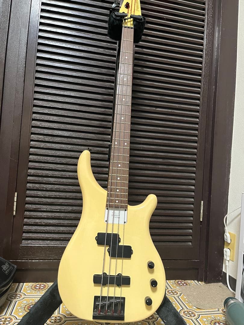 FERNANDES エレキベース イエロー