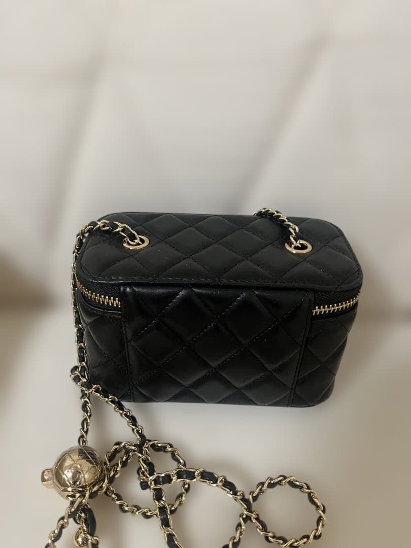 新品CHANEL ブラック キルティング ショルダーバッグ