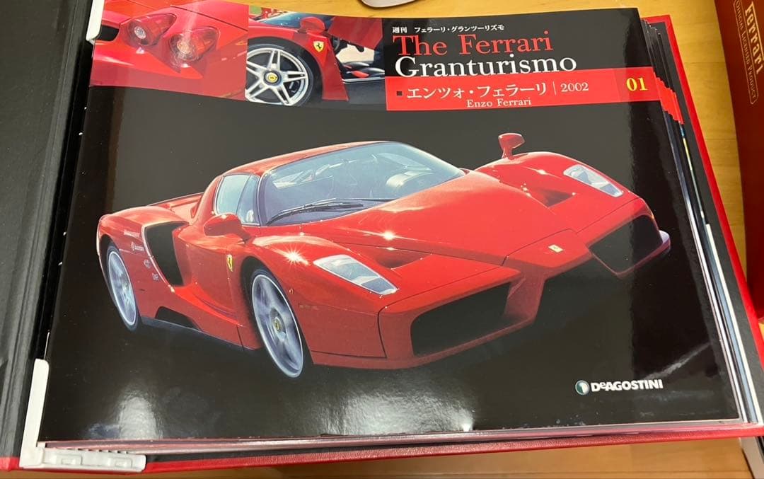 値下げしました。1/10 エンツォフェラーリ完成品 とディスプレイケース