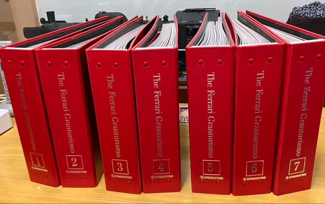 値下げしました。1/10 エンツォフェラーリ完成品 とディスプレイケース