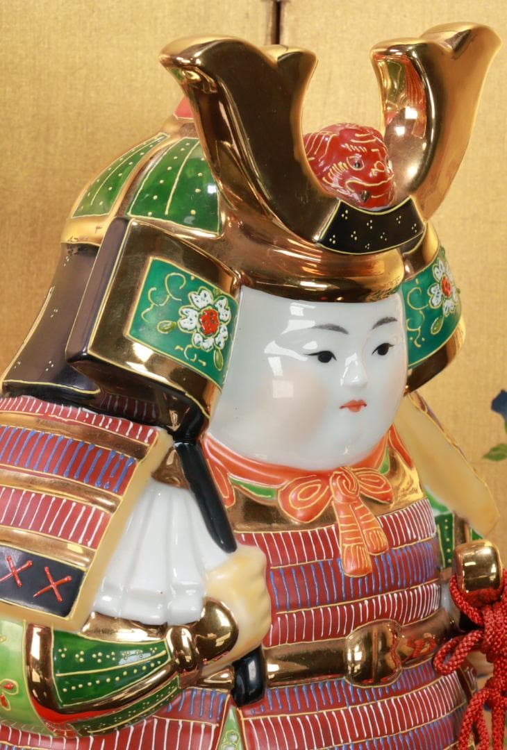 九谷焼　色絵金彩　武者人形　8.5号　高さ26㎝　錦九谷　飾台付　BE882