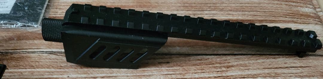 電動ガン GLOCK 18C　マガジン３個、アタッチメントレイル付