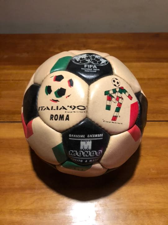 希少品　レア　イタリアワールドカップ記念ボール。
