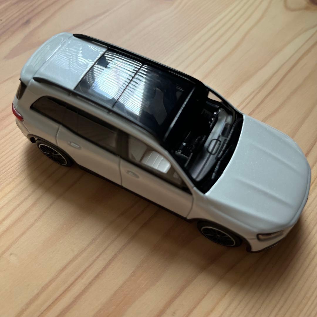Mercedes-Benz GLB ミニカー ホワイト 1/43
