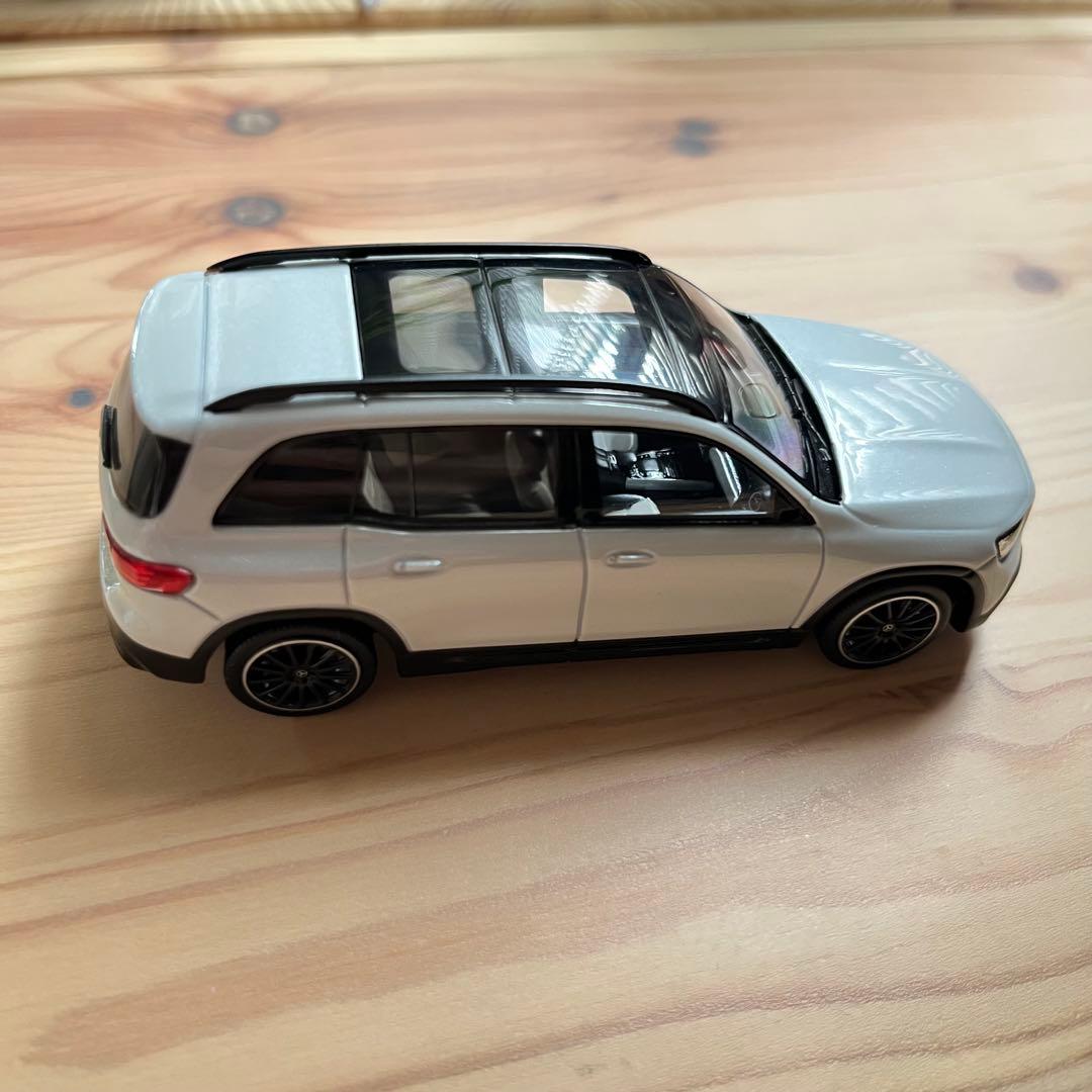 Mercedes-Benz GLB ミニカー ホワイト 1/43