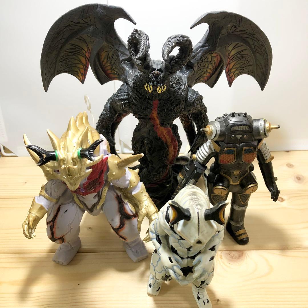 ウルトラマン　グッズ63点まとめ売り　怪獣　ソフビ 等