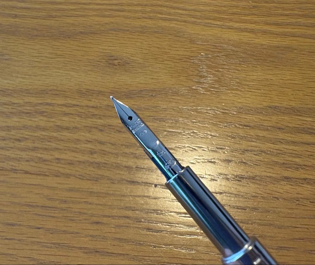 パイロット 万年筆 キャップレス螺鈿 ストライプ F