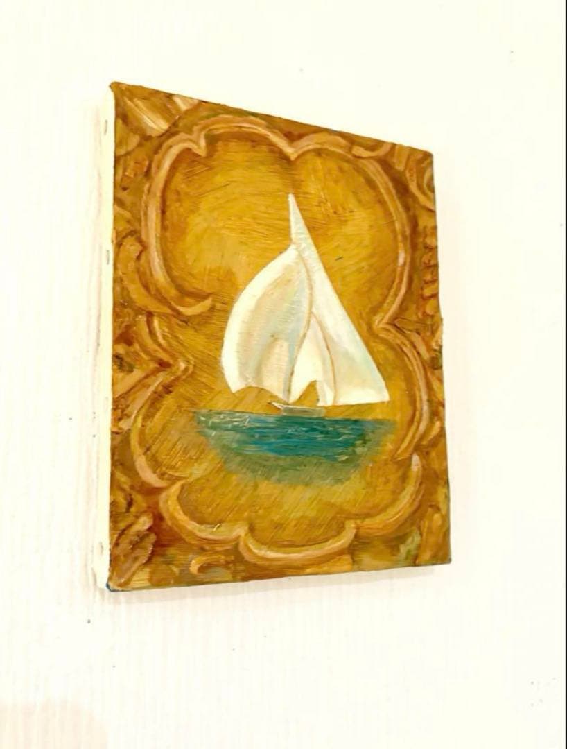 そのまま飾れるヨットの油絵　F0号　ベージュ　ゴールドカラー　白いヨット