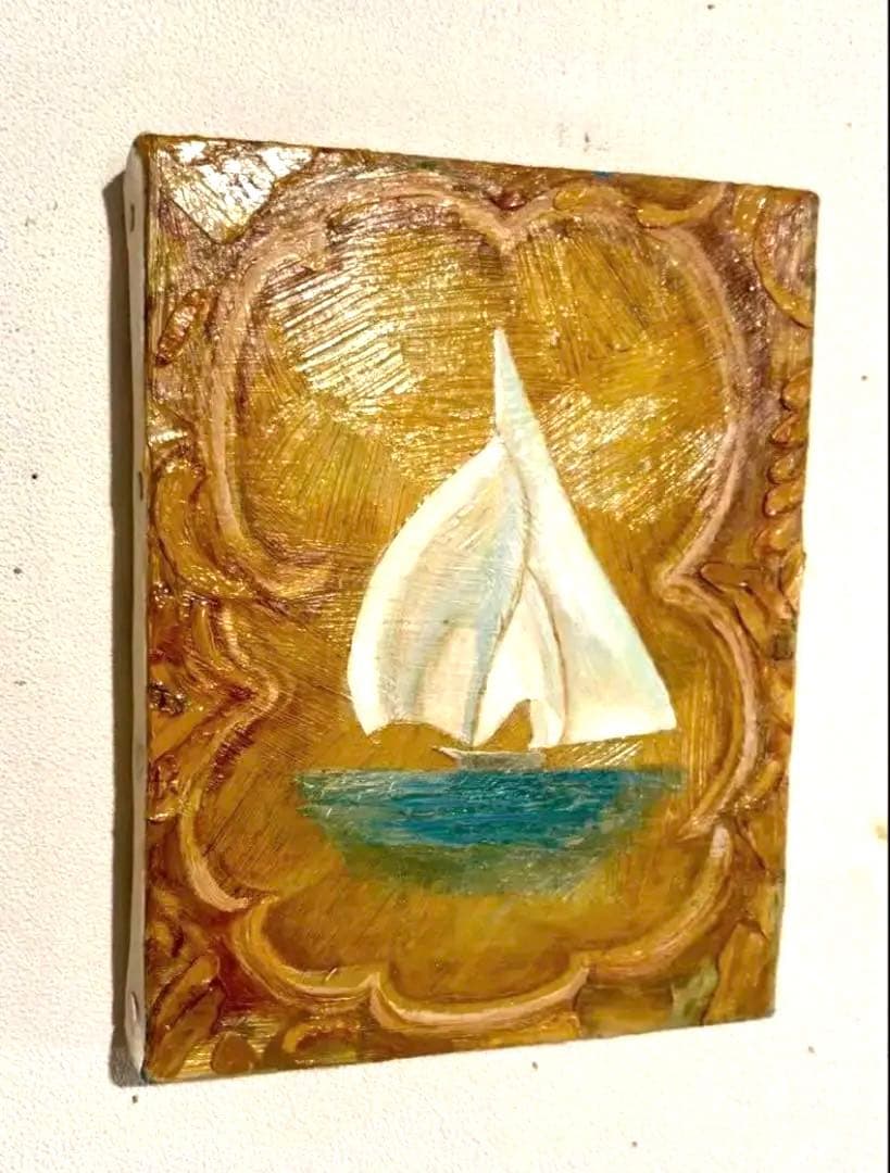 そのまま飾れるヨットの油絵　F0号　ベージュ　ゴールドカラー　白いヨット
