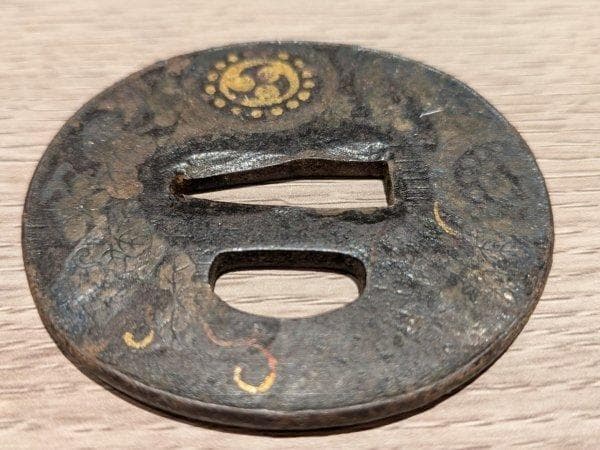 鉄鍔 三つ巴 家紋 金象嵌 金彩 刀装具 時代物 レトロ アンティーク