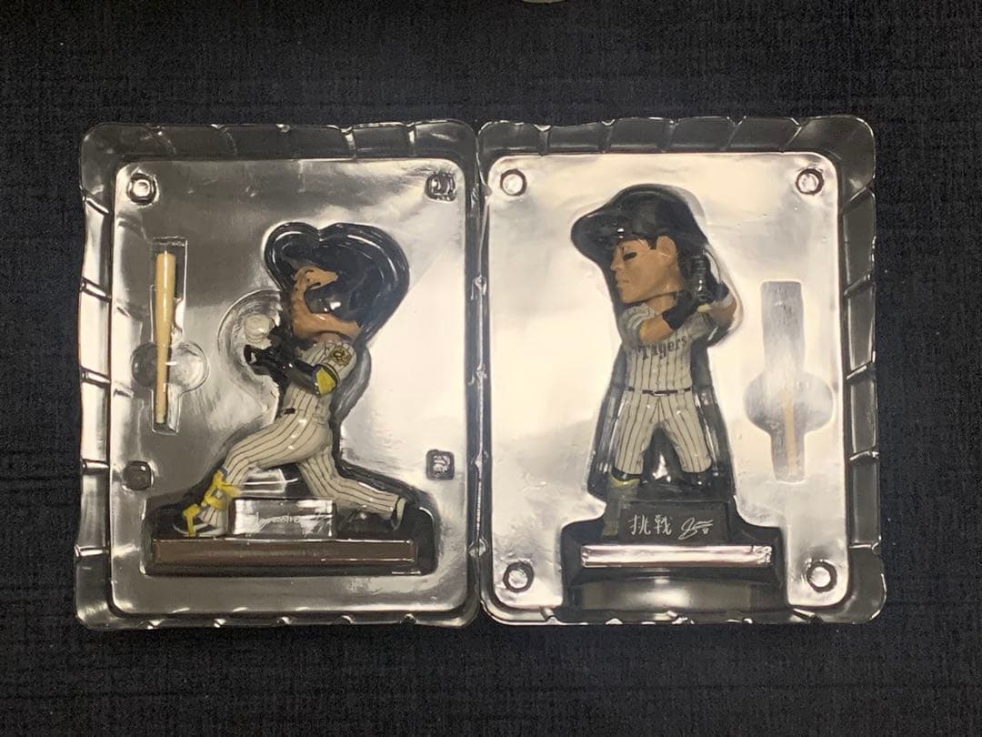 阪神タイガース　ボブルヘッドフィギュア ＃２０２５　佐藤輝明　森下翔太