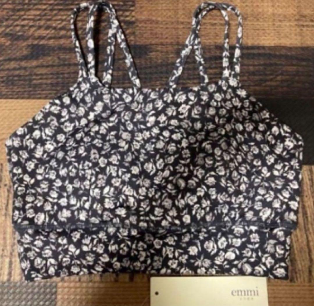 新品　emmi yoga エミヨガ　ヨガウェア　ブラック　花柄　バラ？　S