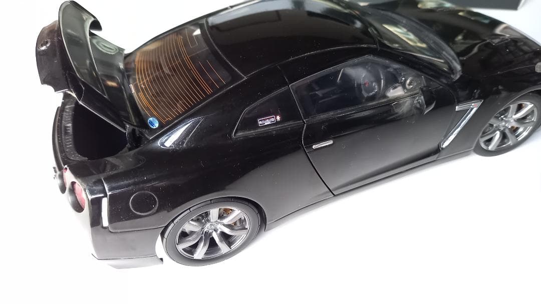 Kyosho Nissan GT-R プレミアムエディション 1/18