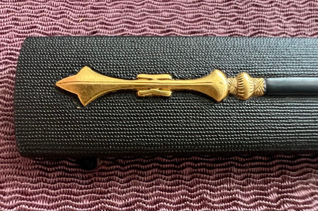 刀装具 小柄(柄のみ) 江戸金工 青龍刀 関羽模様図 箱付き