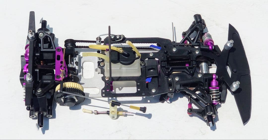 未使用シャーシ！サーパント 1/10GPレーシングカー ピニオン クラッチ付