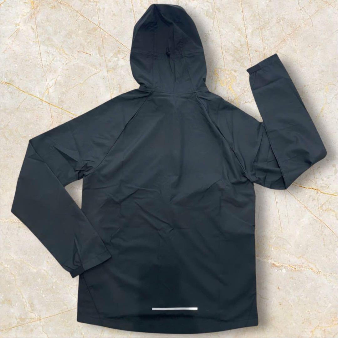 L ☆新品☆ ナイキ　エッセンシャル フーデッド 軽量薄手ランニングジャケット