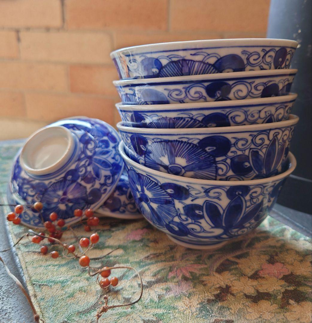 染付　ベロ藍　小ぶりの蓋つきお茶碗　蓋物　奈良茶碗　ご飯茶碗　群青　蓋1枚割れ