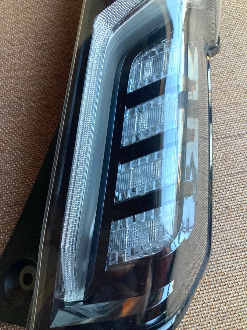 N-BOX JF4 LEDテールランプ 右側