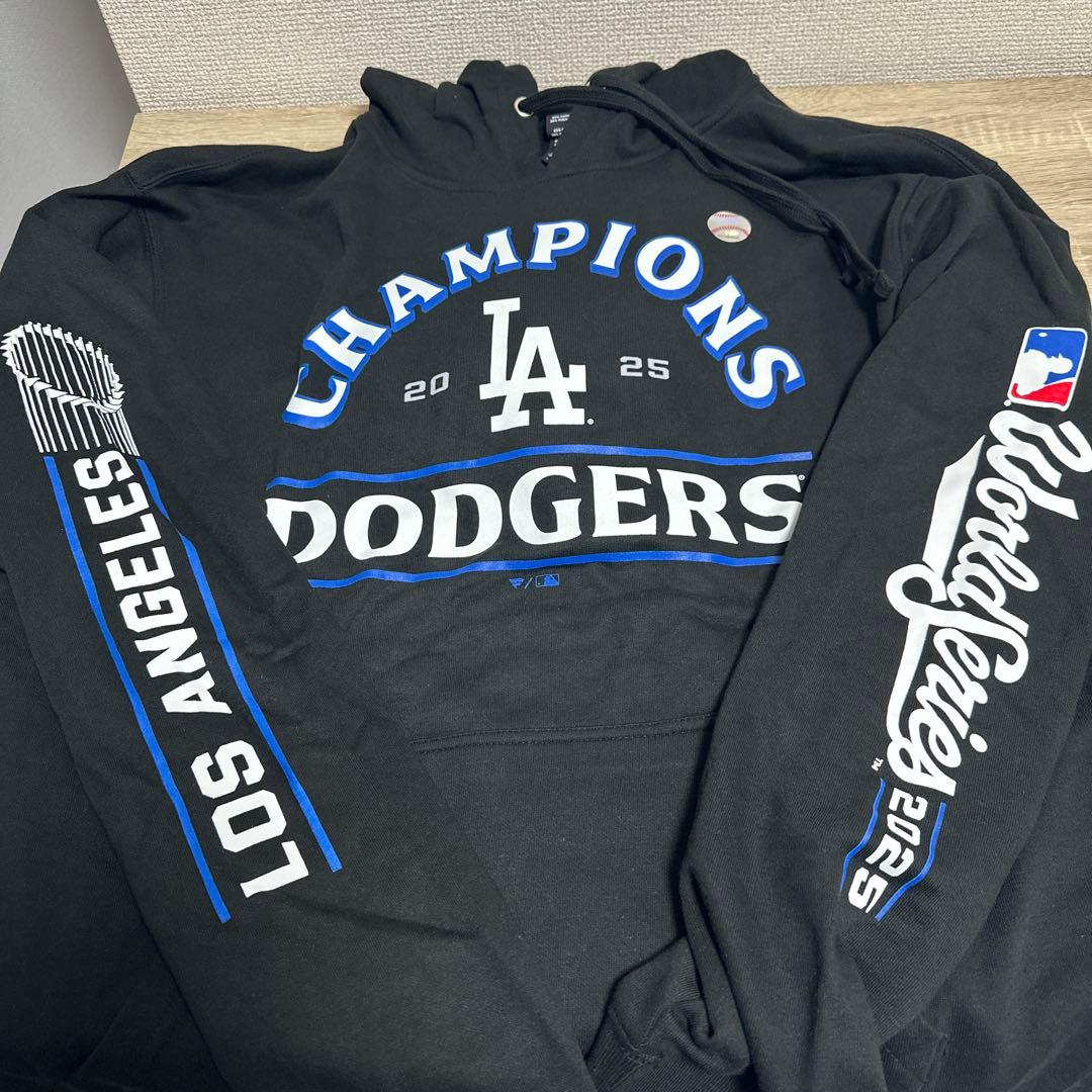 【完売品】ロサンゼルス・ドジャース ワールドシリーズ　チャンピオンフーディ