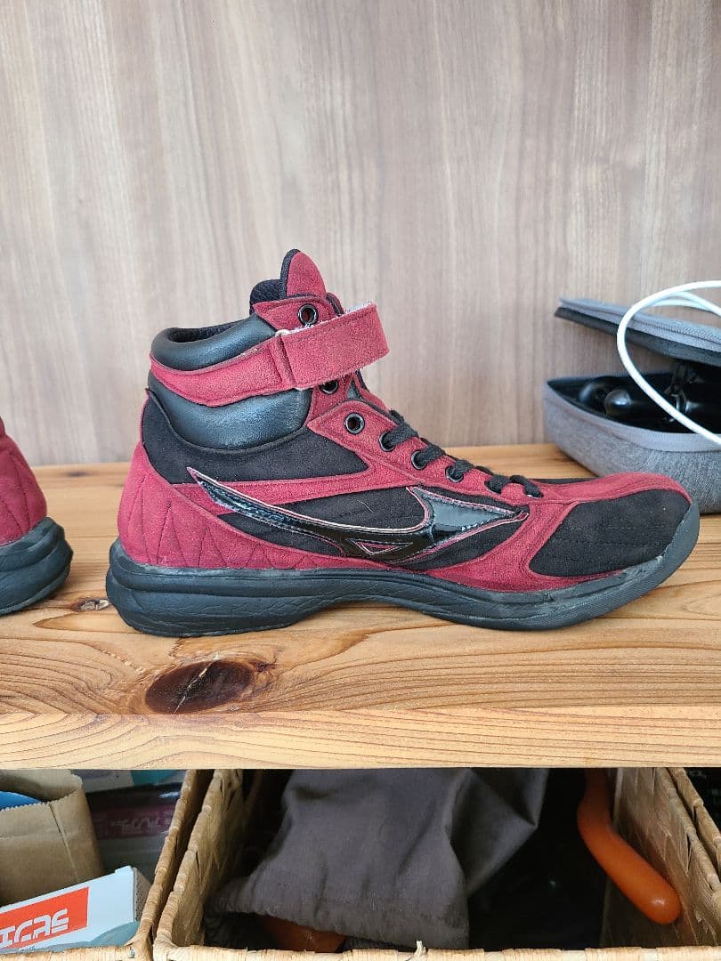 ミズノ ハイカットトレーニングシューズ ワインレッド×ブラック　アップシューズ