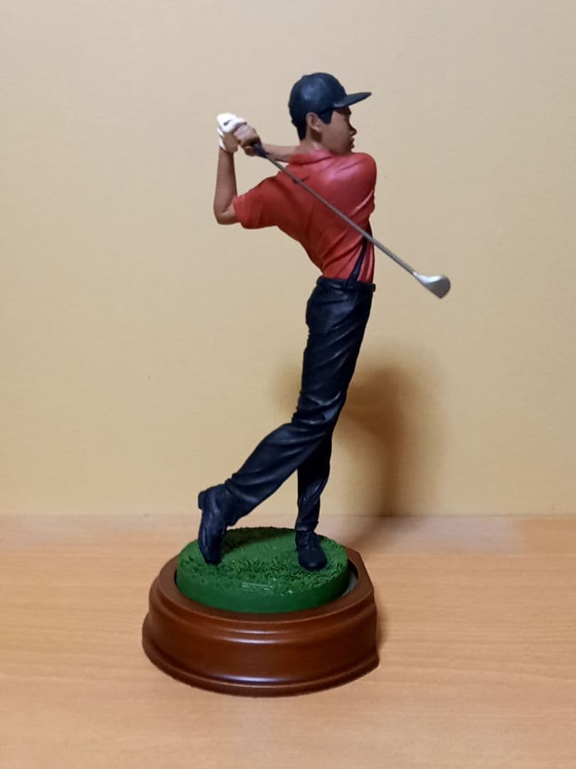 タイガーウッズ　フィギュア　ゴルフ