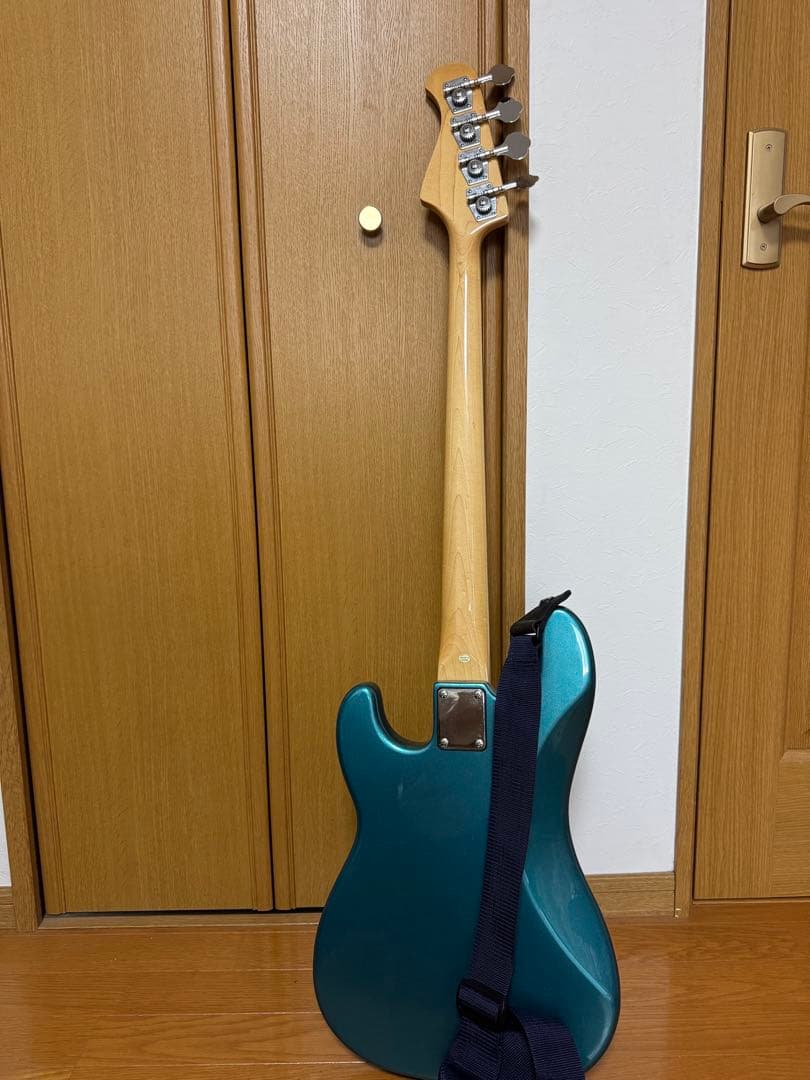 Bacchus エレキベース 青　カバー付き
