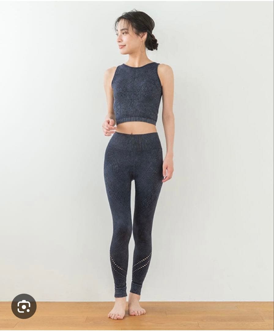 ダークグレー ヨガウェア タンクトップとレギンスセット　アクティブ