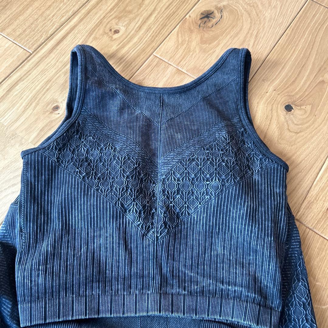 ダークグレー ヨガウェア タンクトップとレギンスセット　アクティブ