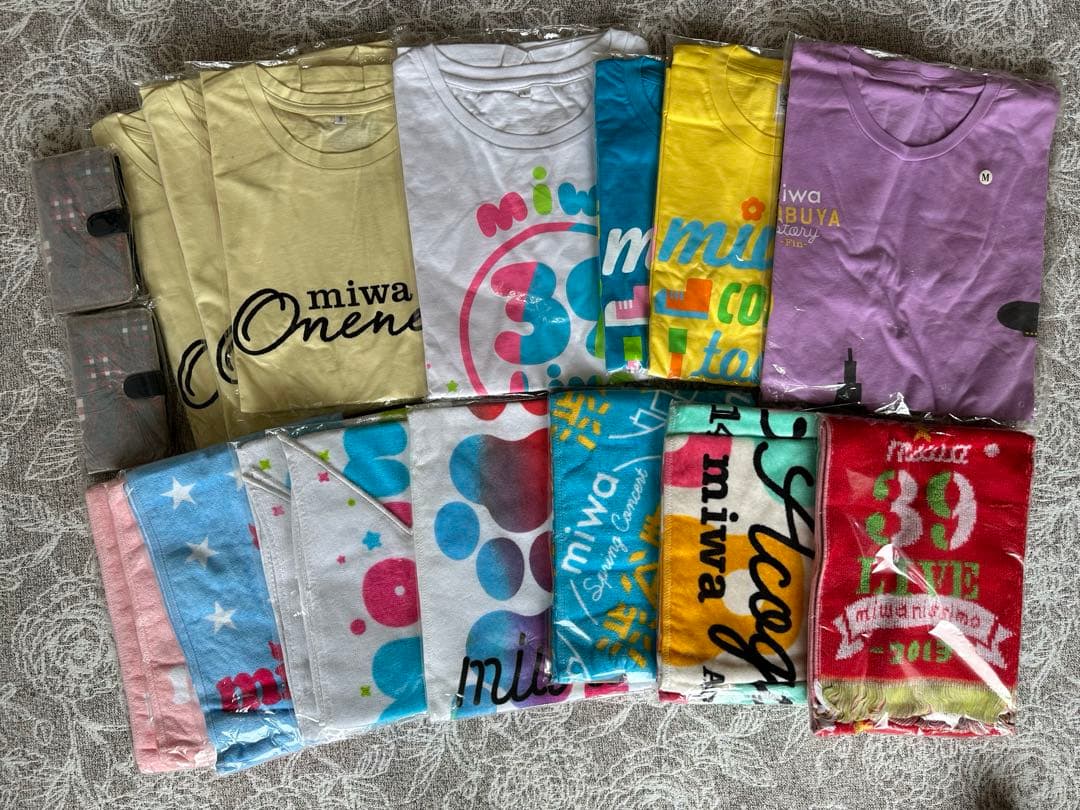 miwaグッズセット（ライブT、タオル、キーホルダー、完バッチ、ファイルect）