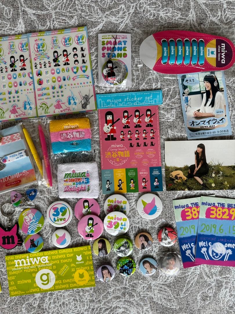 miwaグッズセット（ライブT、タオル、キーホルダー、完バッチ、ファイルect）