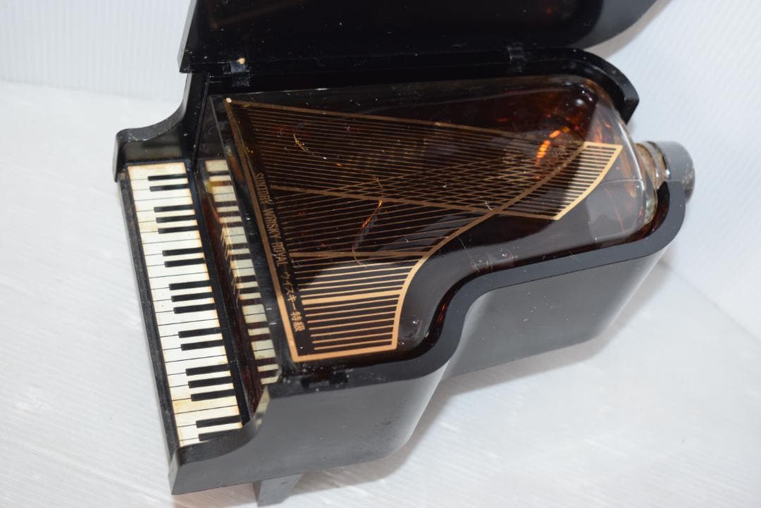 サントリー　ウィスキー　ローヤル　ピアノ型ボトル