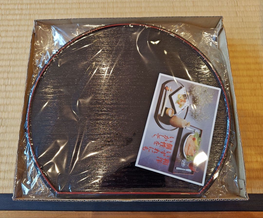 送料込【逢絢亭・新品】茶道具 半月両面膳 ５客セット 樹脂製 合成漆塗 紙箱入り