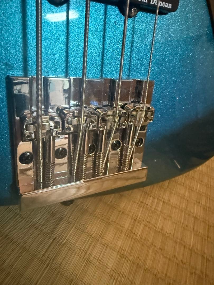 メタリックブルー 4弦エレキベース　ノーブランド　カスタム