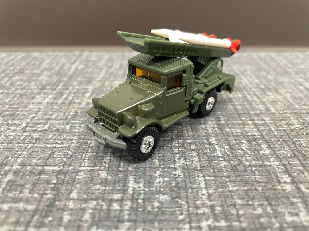 トミカ　77 トヨタ　自衛隊ロケット車