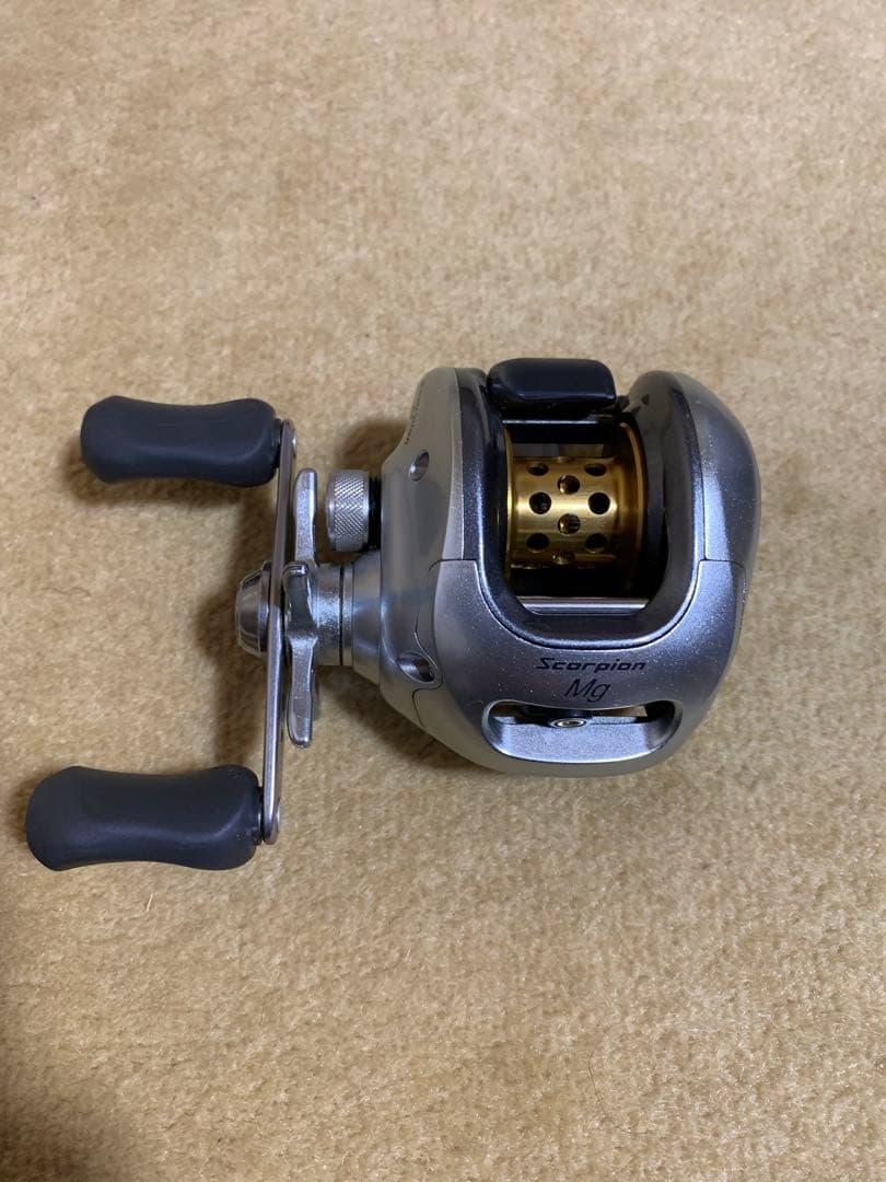 美品　Scorpion Mg 1000 ベイトリール