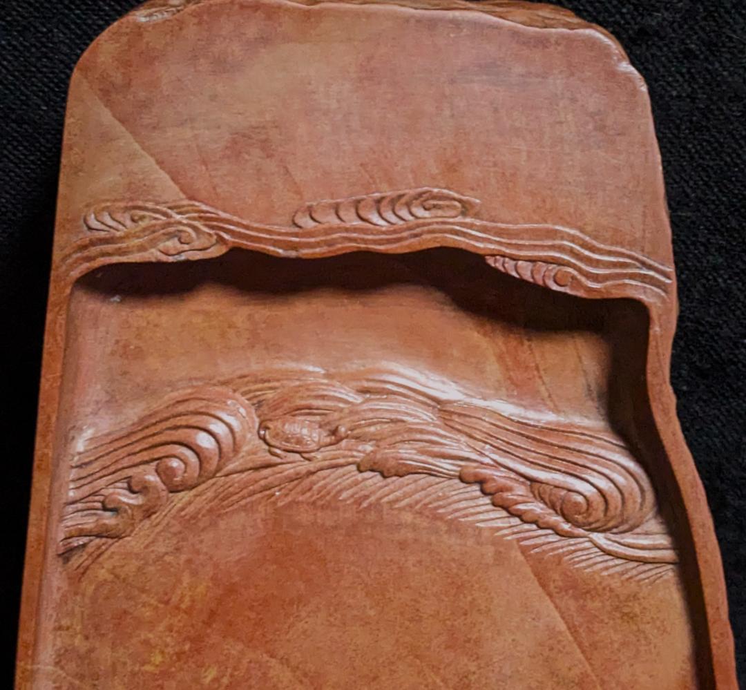 【紅絲硯】◆波上亀游文天成硯◆糸紋・波紋の紅美石◆黒柿木蓋◆約8吋加厚◆魯硯