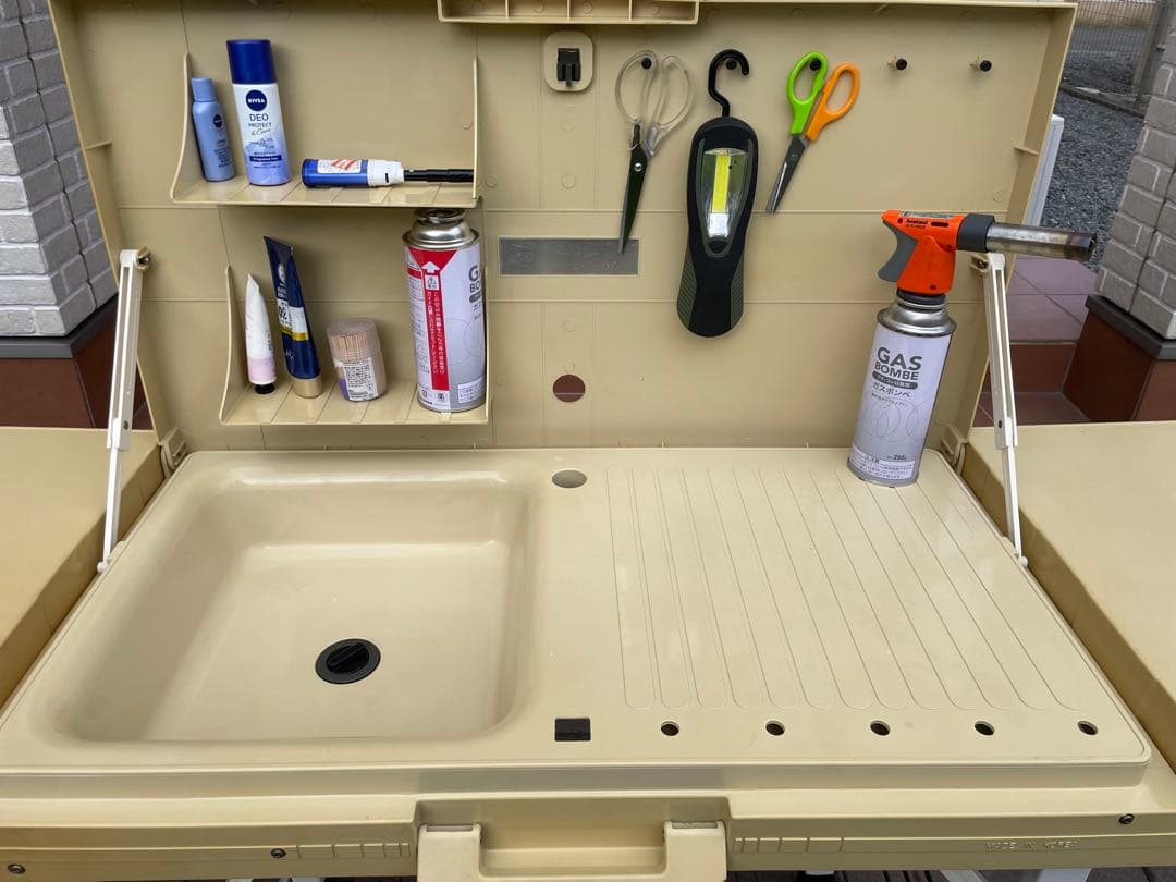 折りたたみ式キッチンテーブルシンク付き