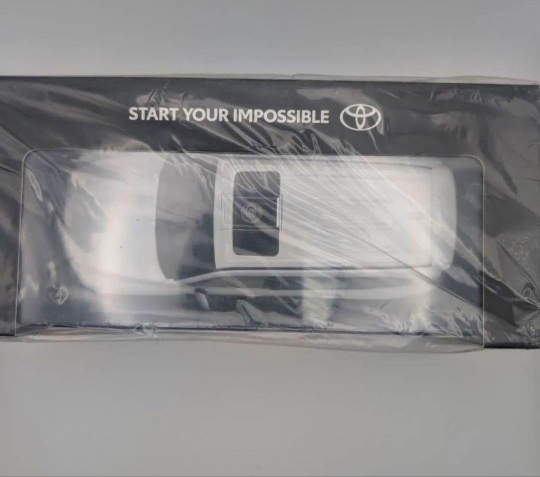 トヨタ ランドクルーザー300 ホワイト カーサンプル