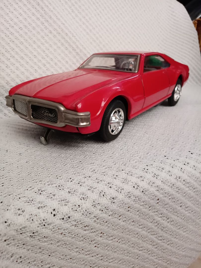 オールズモービル　アメ車TORNADO　太陽　日本製ブリキ美車27cm値下です