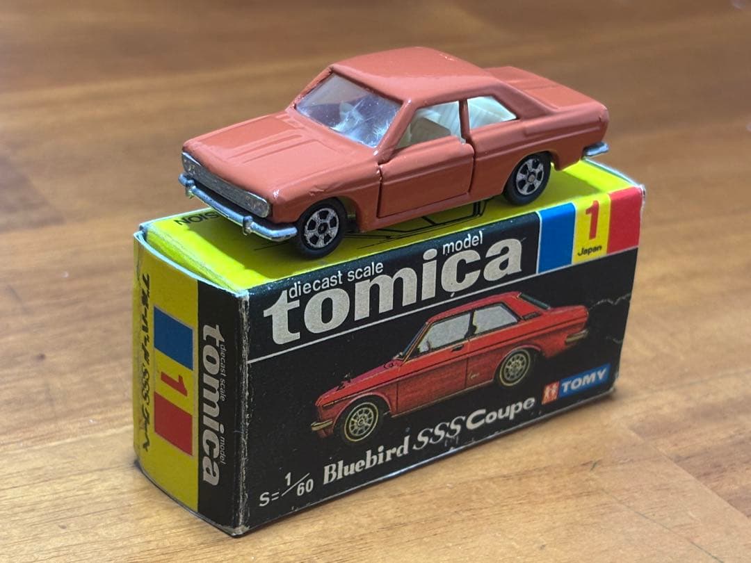 最初期　黒箱トミカ ブルーバード SSS クーペ　サファリレッド　アイボリー内装