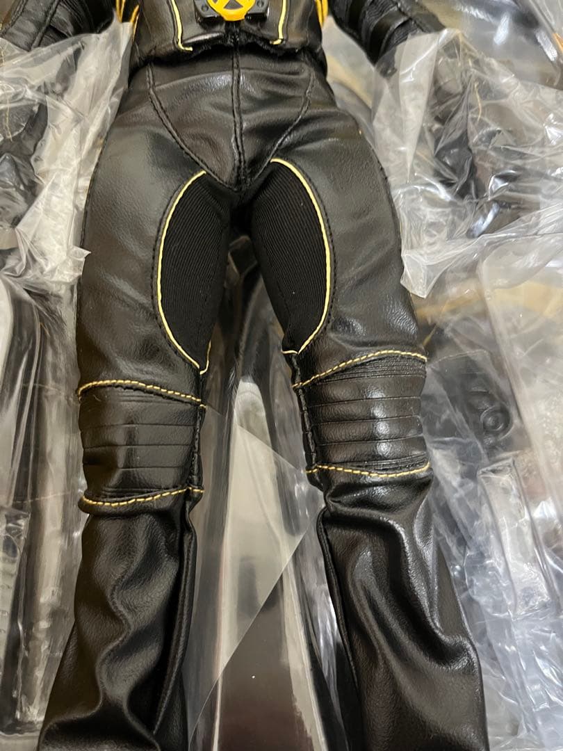 X-MEN: ウルヴァリン 1/6スケールフィギュア