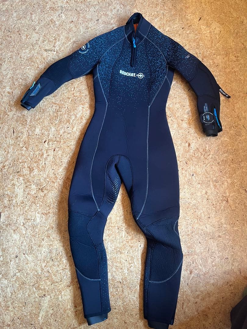 BEUCHAT ダイビング ウェットスーツ 7mm サイズS 破れあり