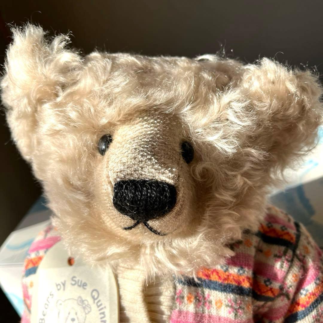 有名作家 スー・クィーンさんの女の仔ベア